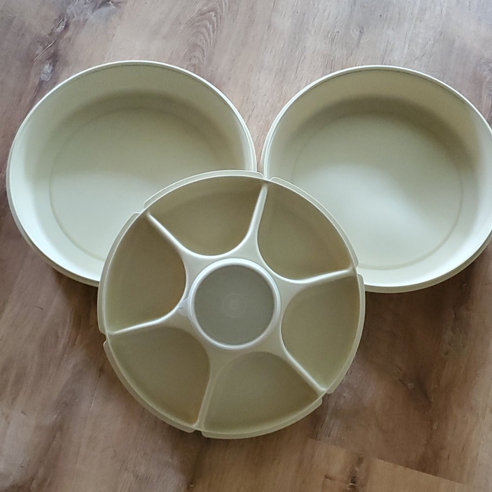 Tupperware Large Serving Set